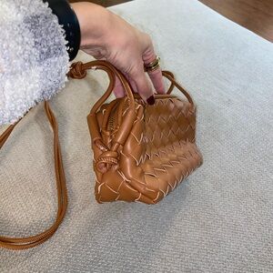 NWOT Weave Bottega Veneta look-alike Crossbody Purse Tan